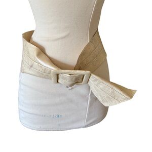 Metallic white textured Stylish Cream Belt with Buckle adjustable Sz Medium